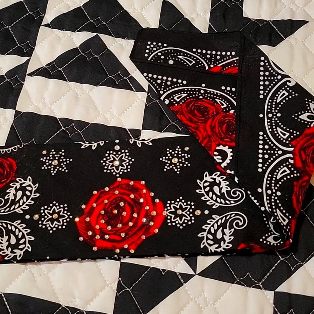 Bling Rose Bandana is very sparkling!